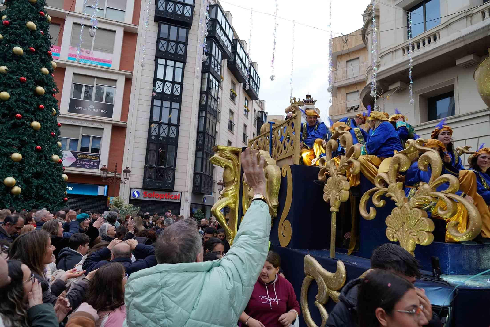 Imágenes de la Cabalgata de los Reyes Magos en Huelva