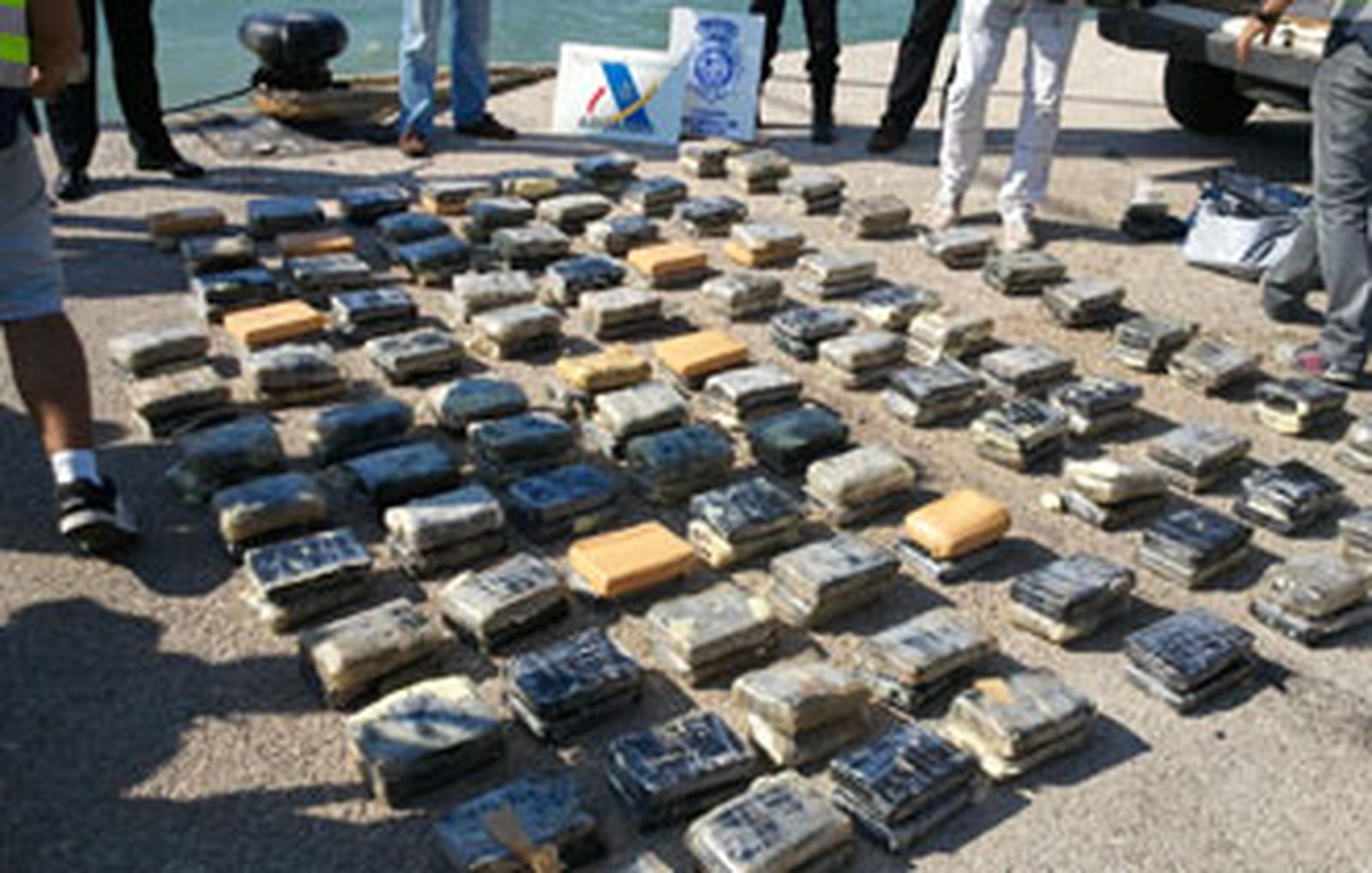 Cinco detenidos tras la aprehensión de un velero cargado de cocaína