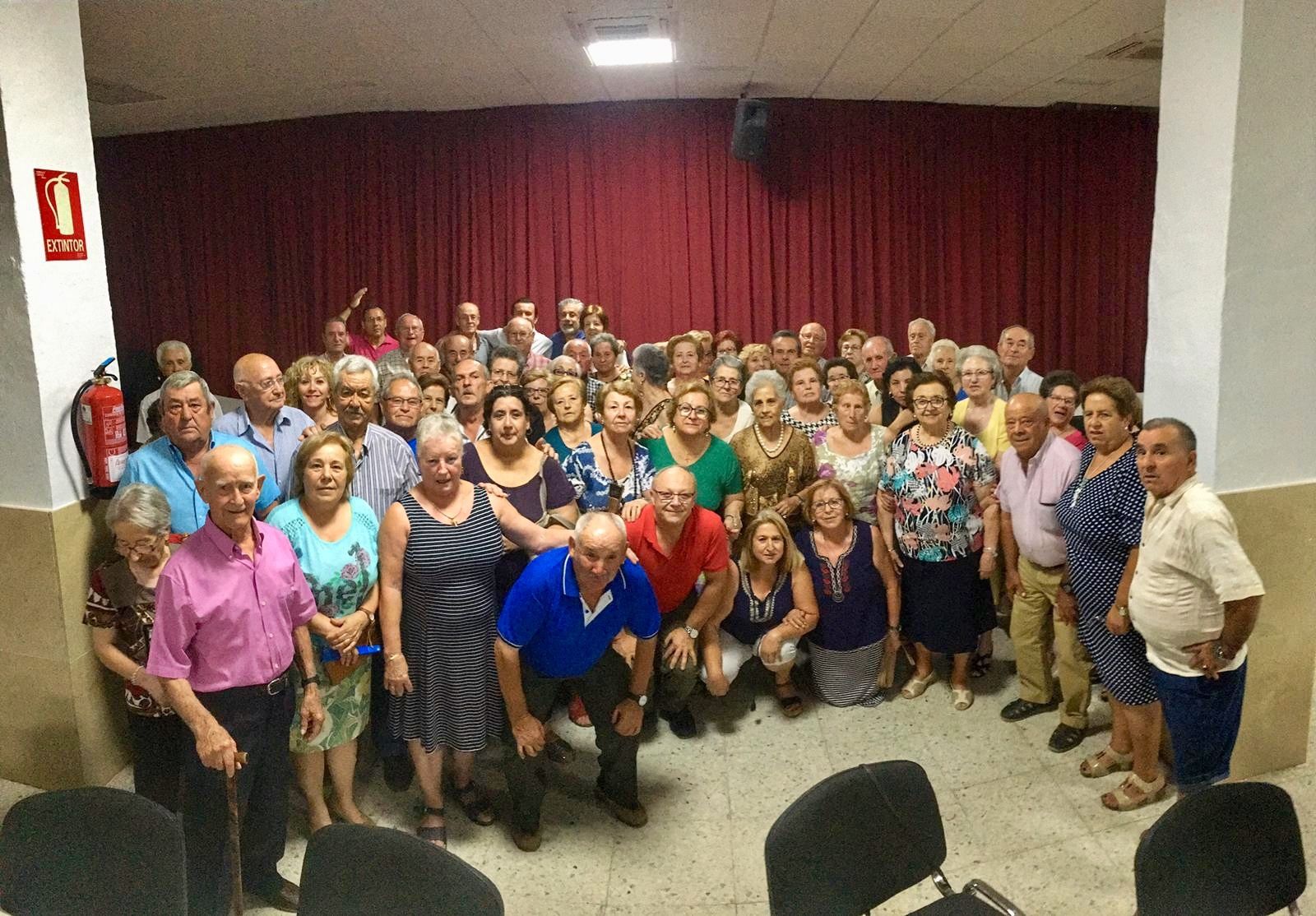Grupo de mayores durante un acto del verano pasado.