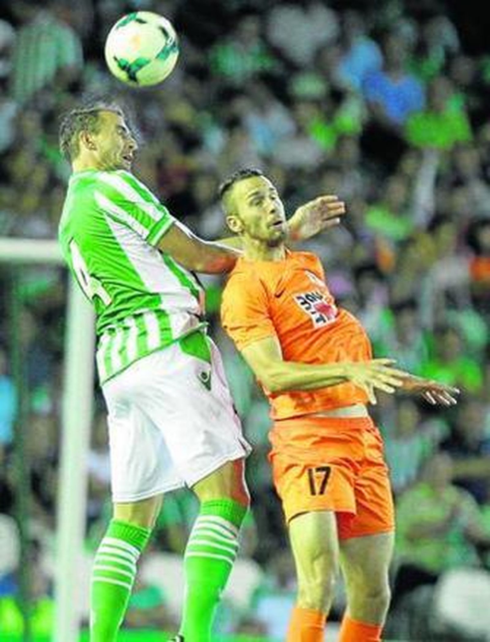 Amaya se impone por arriba con poderío al checo Vosahlik, que naufragó en la izquierda.