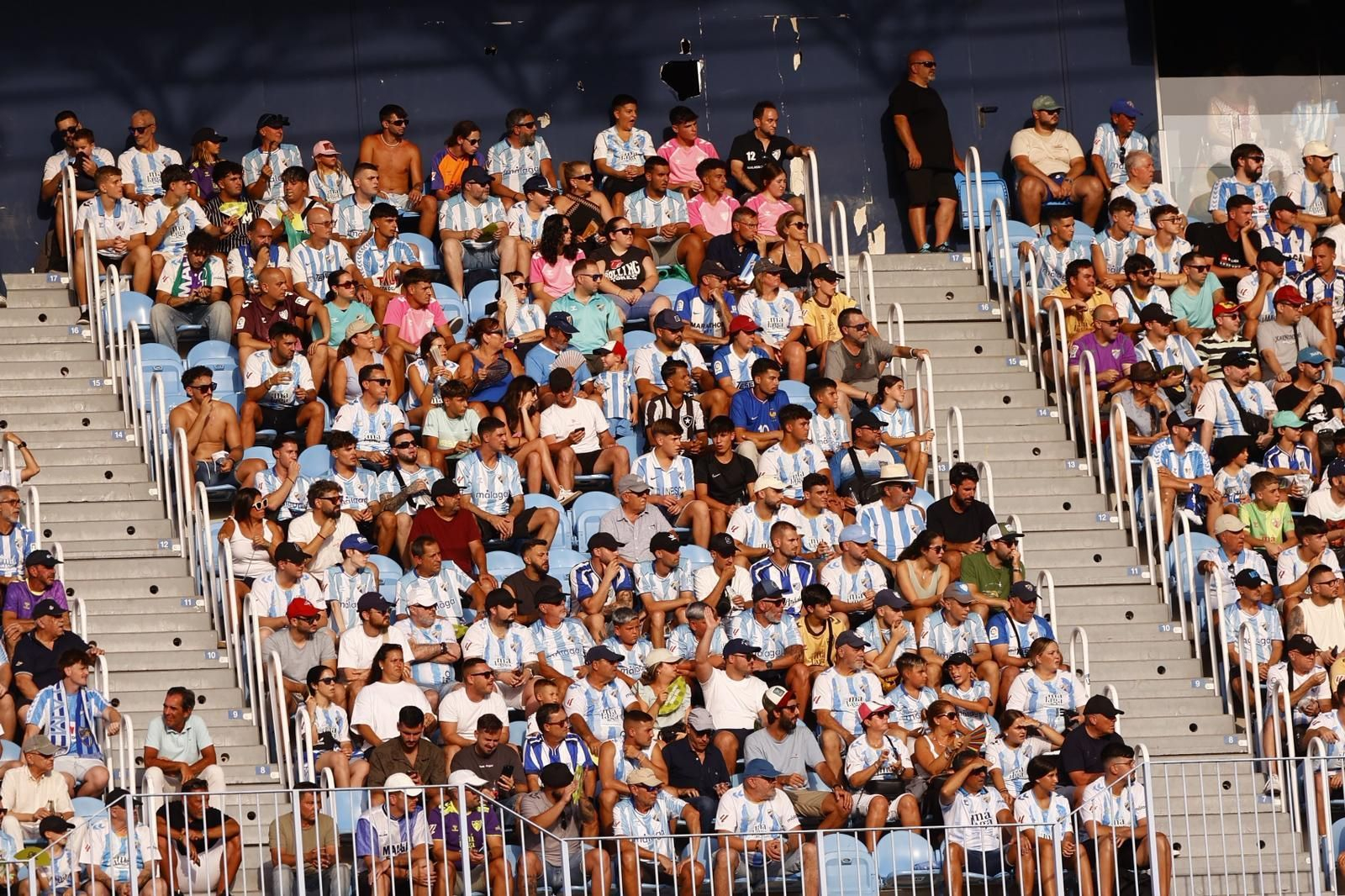 Búscate en las gradas de La Rosaleda en el Málaga CF-Eibar
