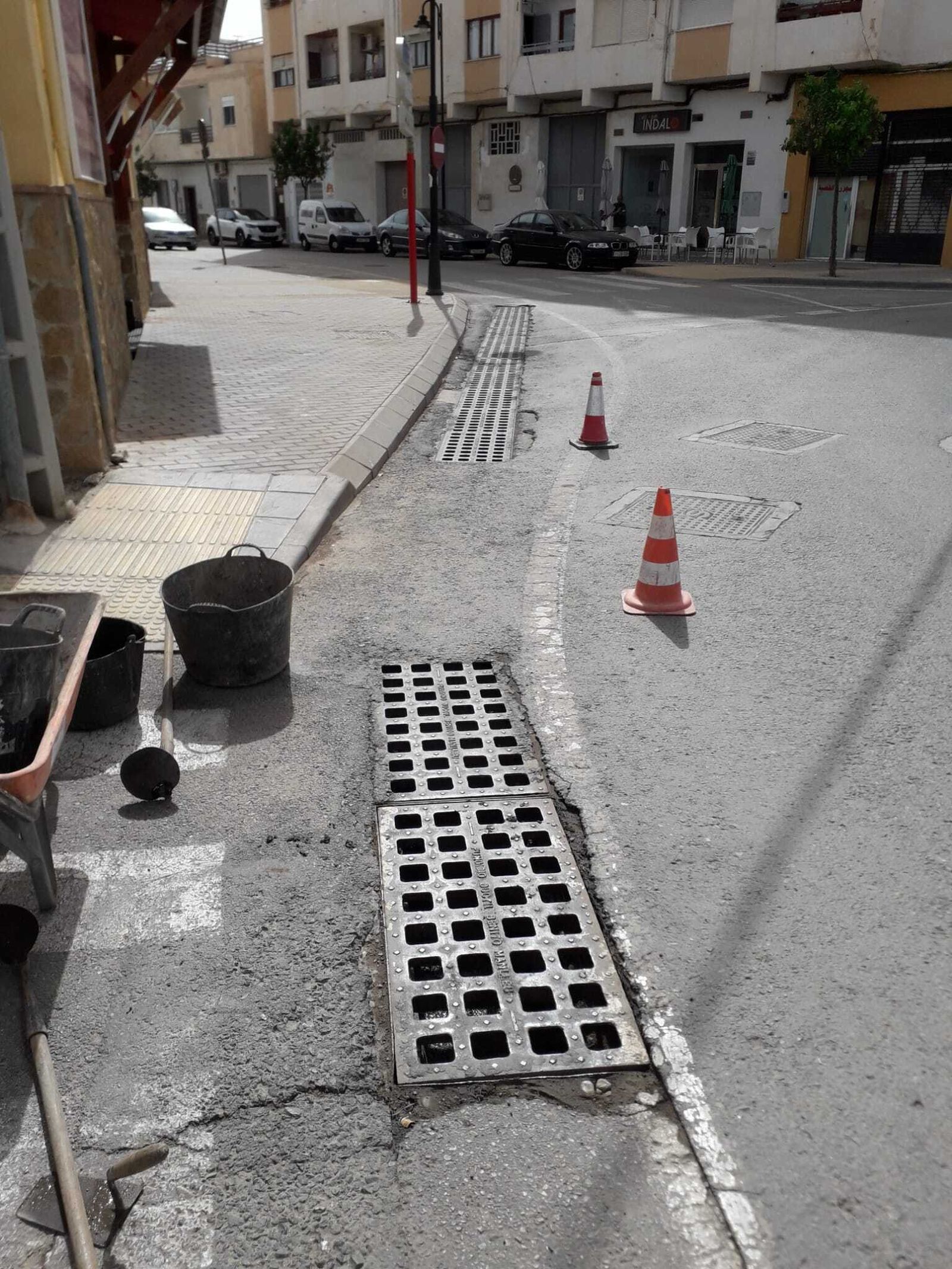 Vera activa un plan para limpiar imbornales para evitar inundaciones con las temidas danas