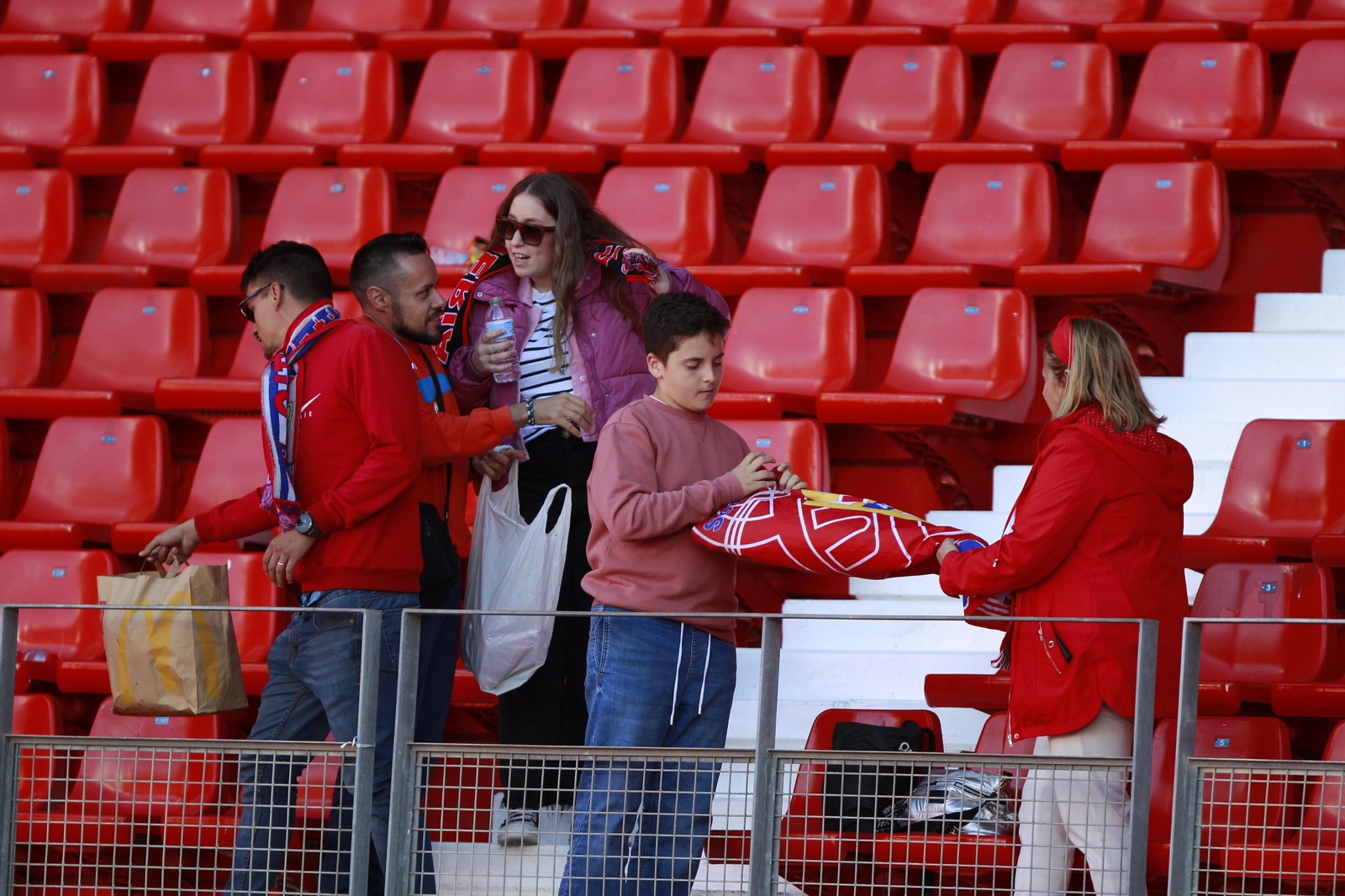 Las imágenes del triste descenso de la UDA ante el Getafe