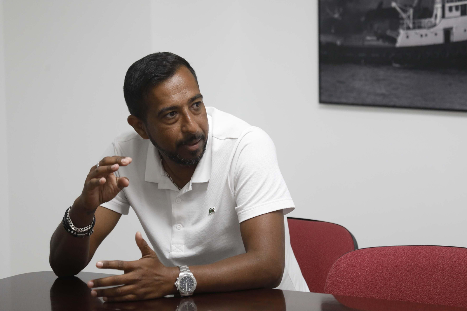 David Santiago durante la entrevista en la redacción de 'Europa Sur'