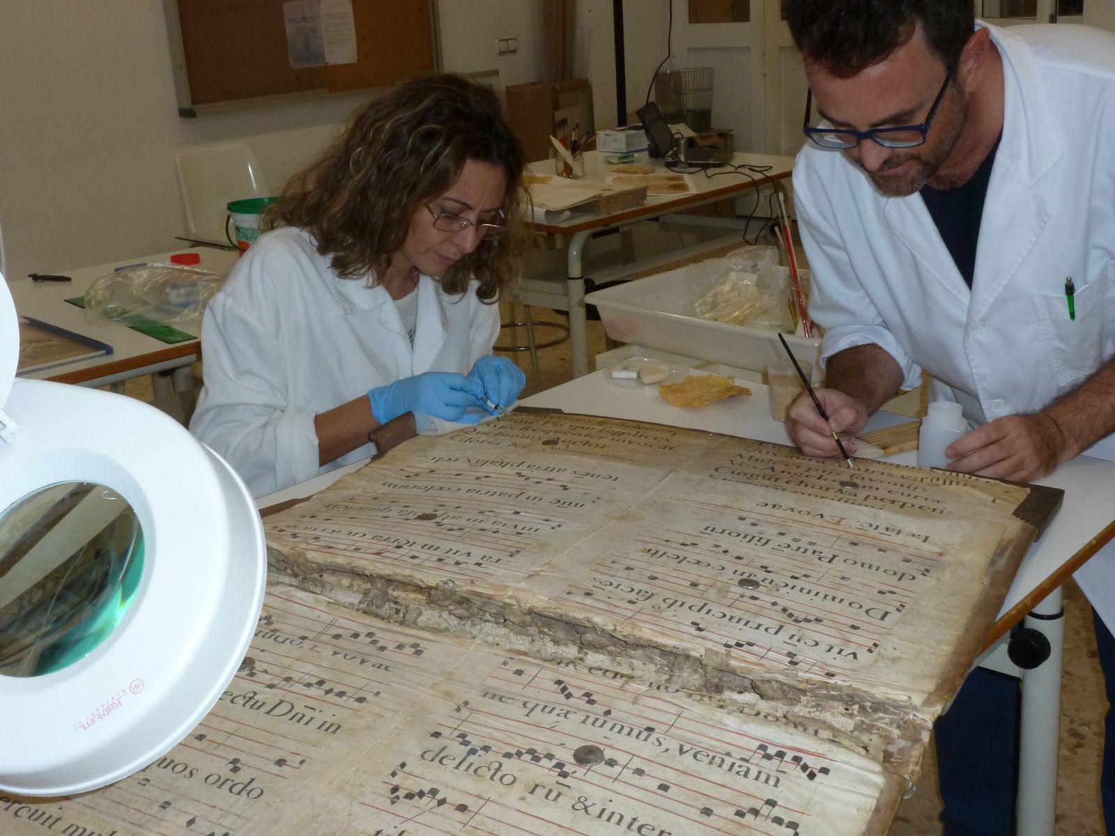 Imagen del taller restauracion del profesor Javier Bueno.