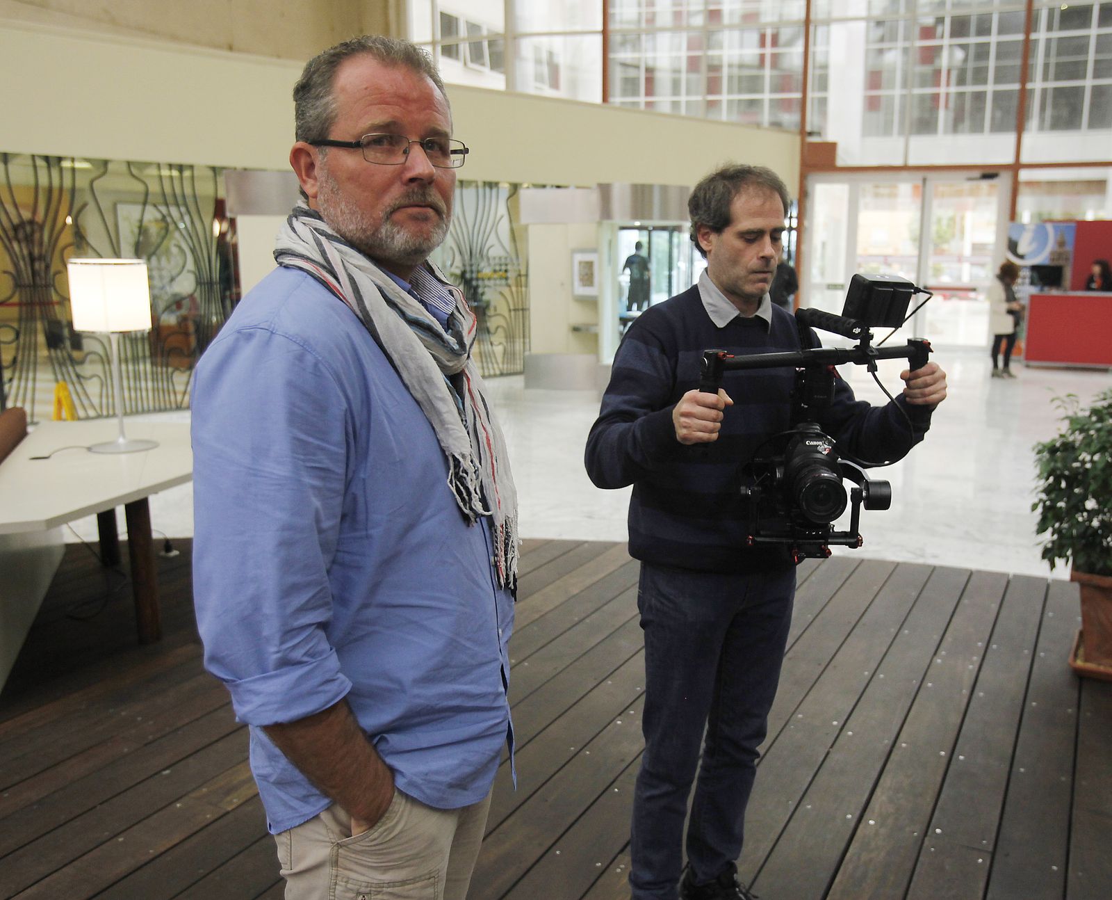 El director del documental sobre O'Connell, Michael Anderson, con su equipo en el hotel Silken Al-Andalus, donde estuvo filmando el viernes.