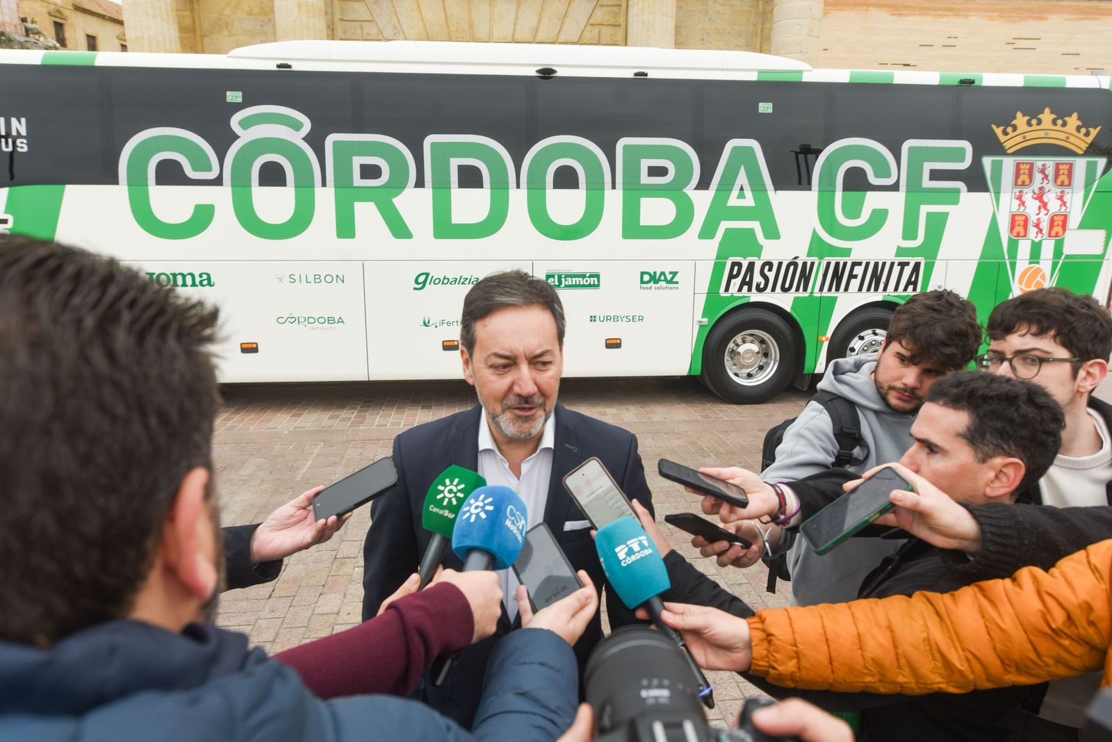 Las mejores fotos de la presentación del nuevo autobús del Córdoba CF