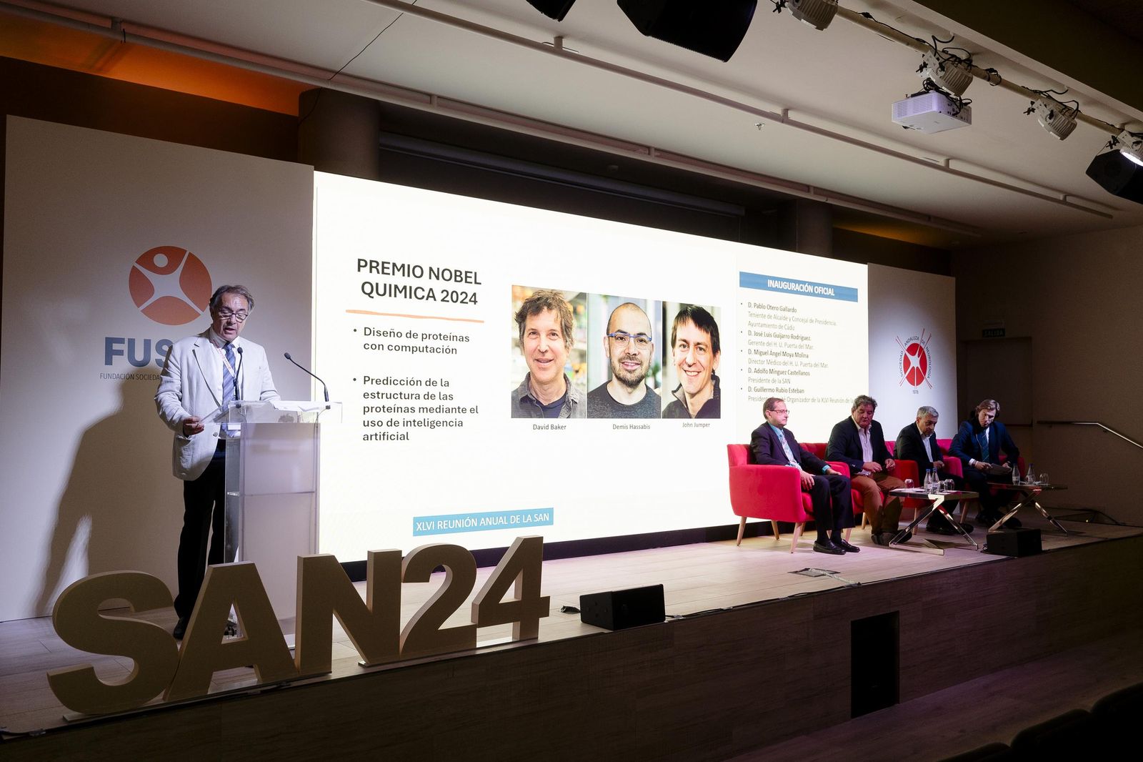 El doctor Guillero Rubio durante su intervención en la apertura del encuentro de neurología.