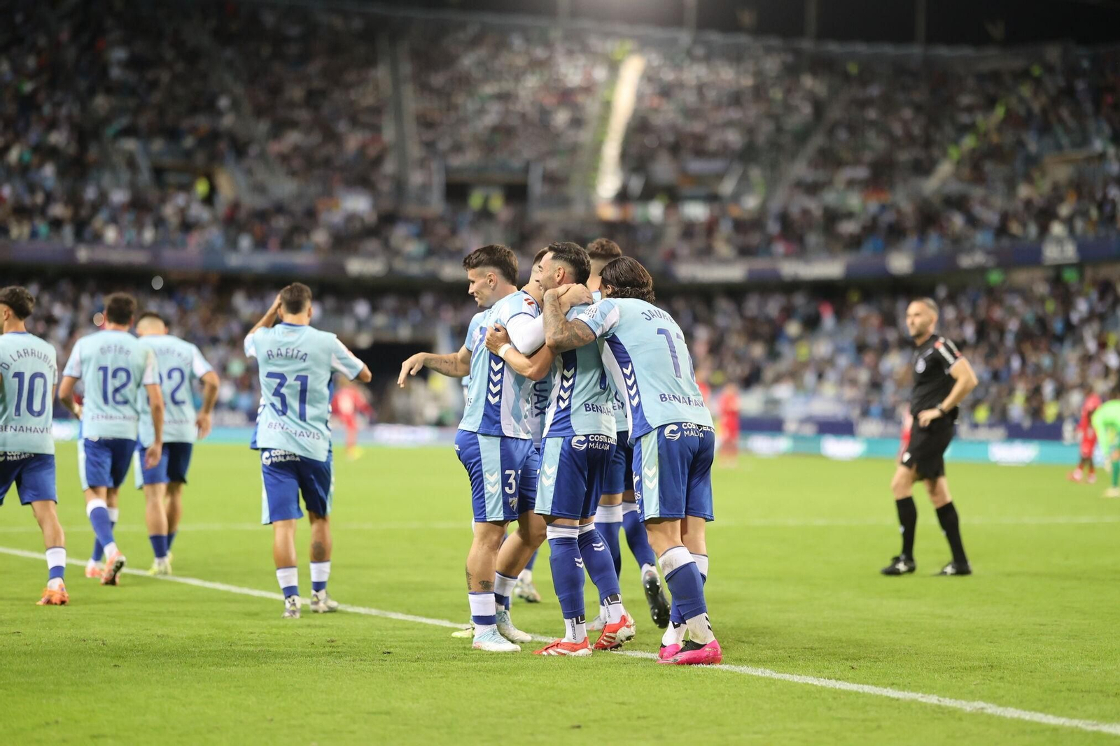 Las fotos del imponente ambiente en La Rosaleda en el Málaga - Córdoba CF