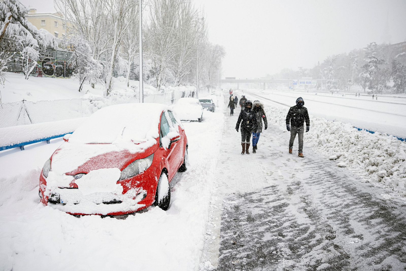 El segundo día del temporal 'Filomena' en imágenes: más nieve y caos