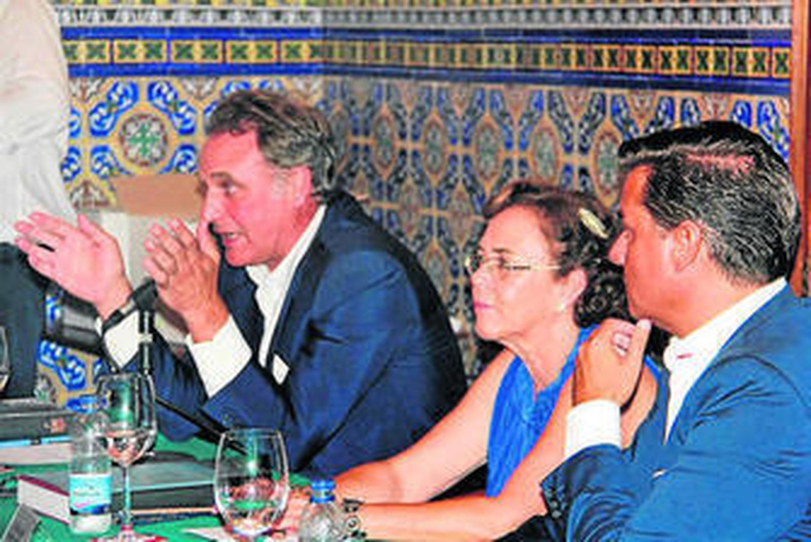 Curro Núñez Benjumea, Candelaria Muñoz Ruiz y Carlos Núñez León.