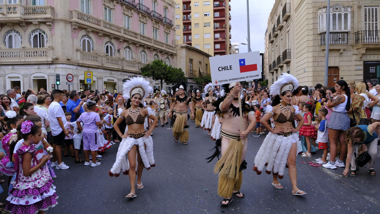 Las mejores imágenes de la Batalla de Flores de Almería