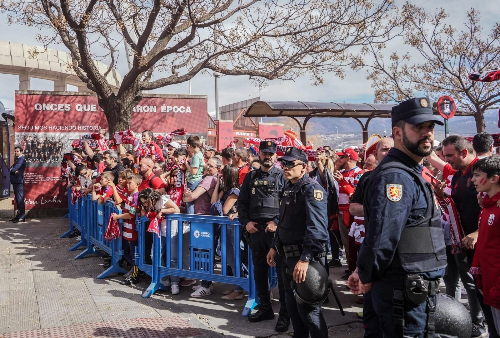 Encuéntrate en la grada en el Granada CF - Real Oviedo