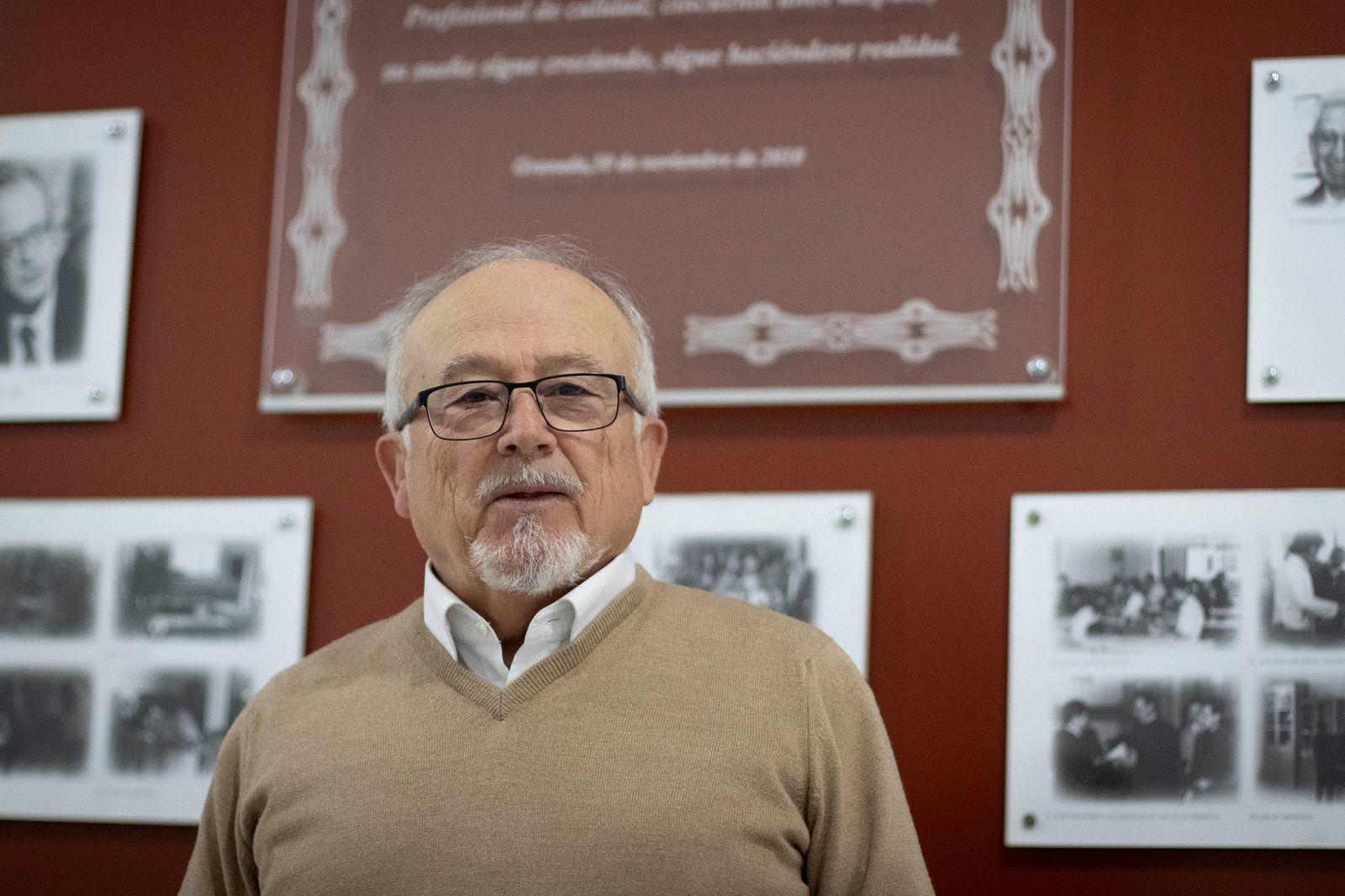 Antonio Almedros en las Escuelas Ave María.