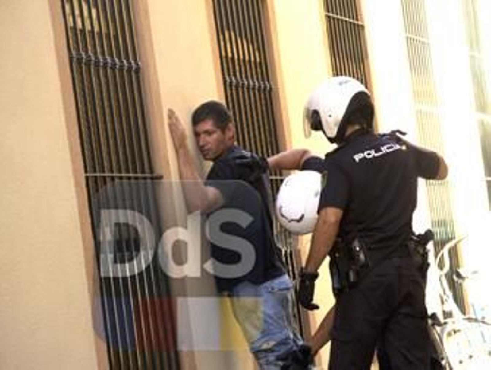 Prisión sin fianza para el asesino de la calle Feria tras imputarle el juez seis delitos