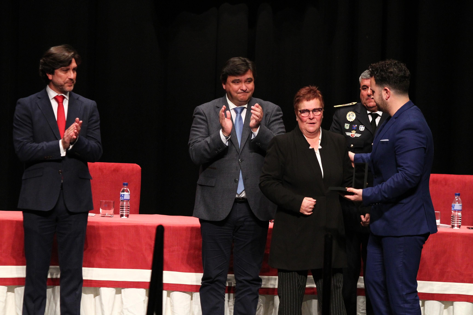 La policía Local entrega las medallas en el día de su patrón