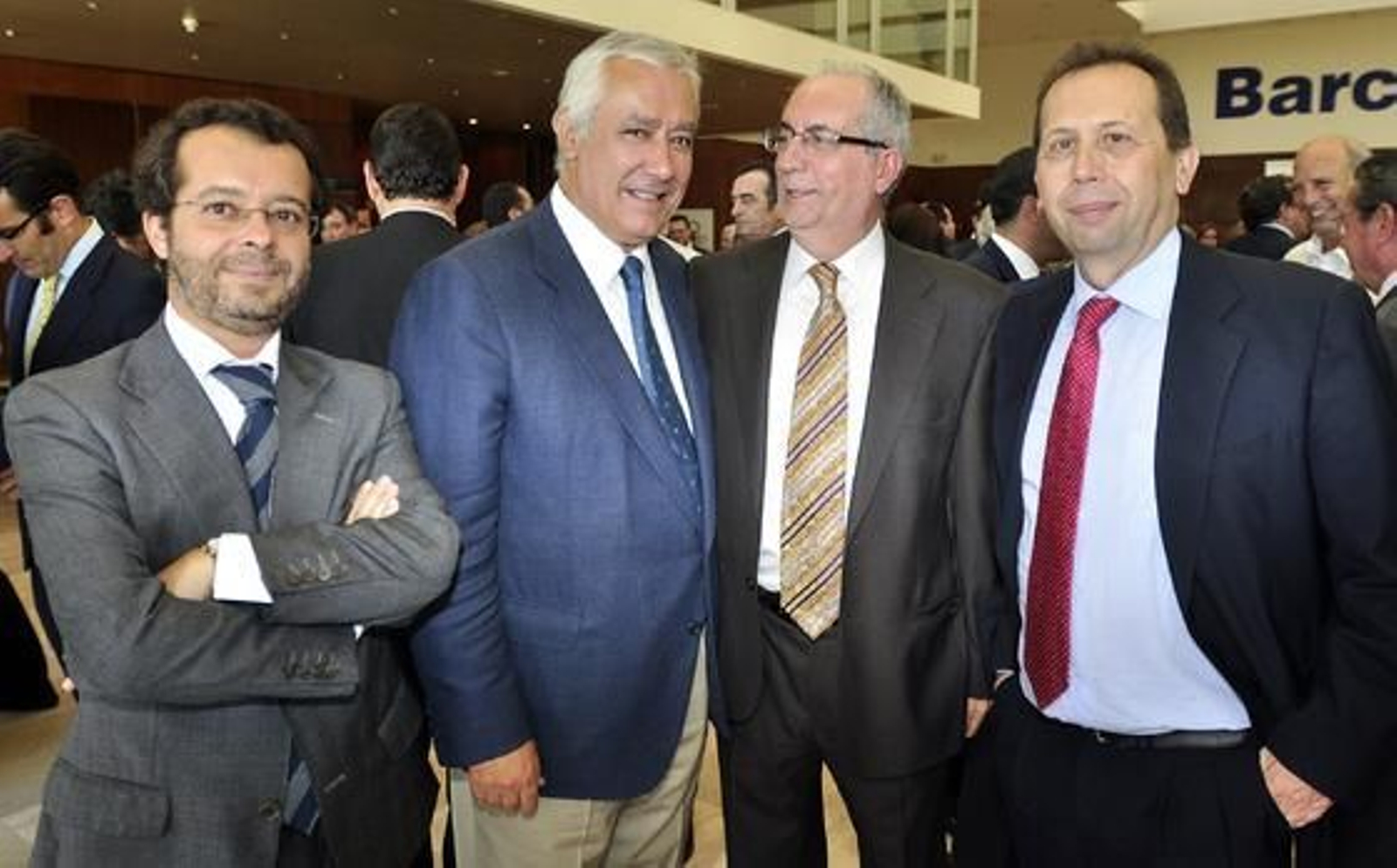 Javier Arenas con Juan Manuel Marqués, subdirector del Grupo Joly; José Aguilar, director de Opinión, y José Antonio Carrizosa, director de 'Diario de Sevilla'.

Foto: J.C.Vázquez/V.Hidalgo/M.Gómez
