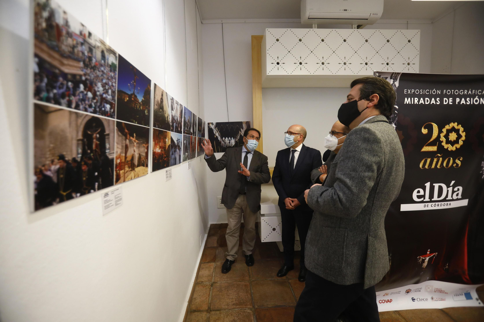 Presentación de la exposición fotográfica 'Miradas de pasión', en fotografías