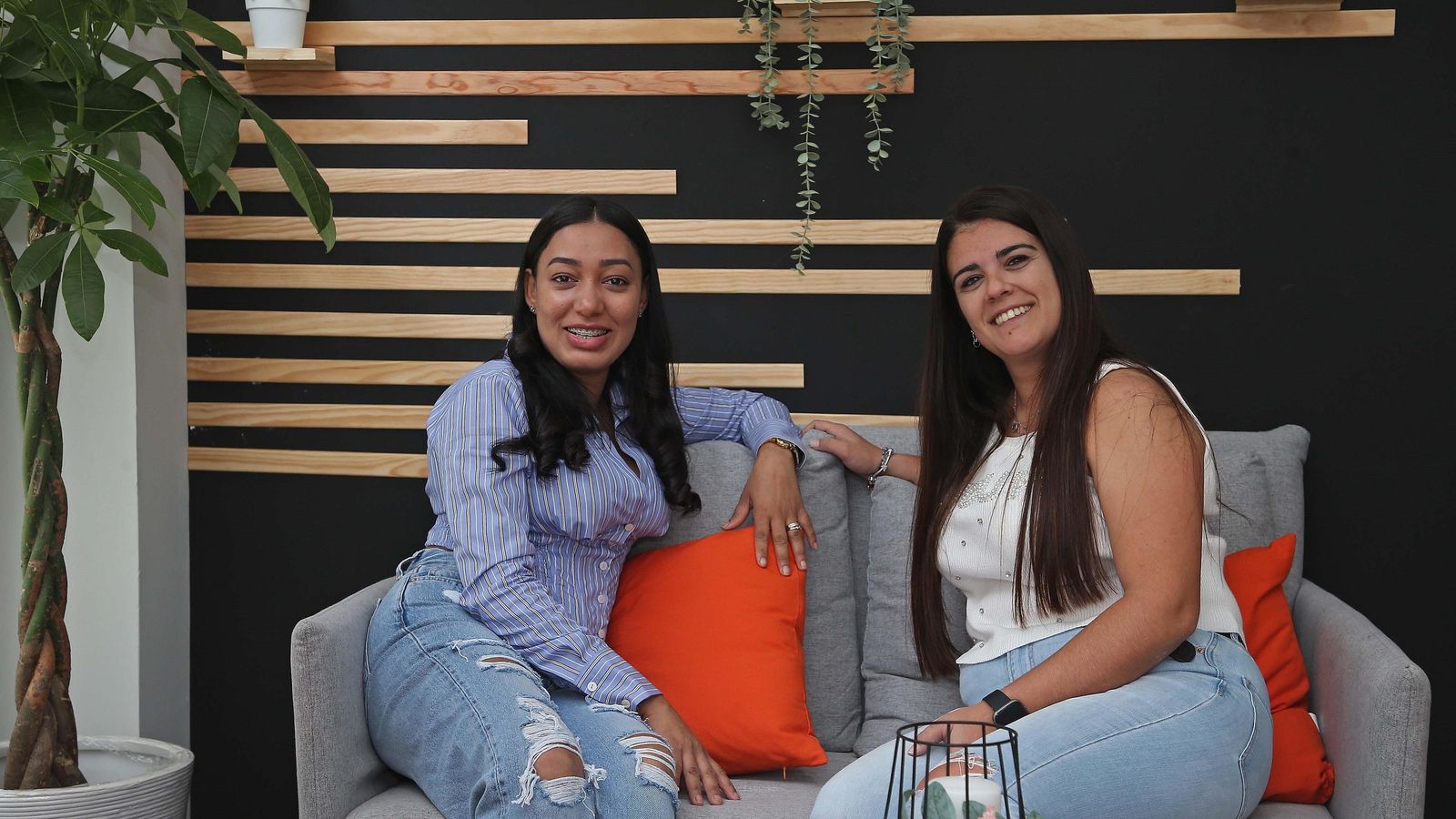 Morel y Santos, ahora socias, se conocieron trabajando en un bar de la Plaza de Andalucía.