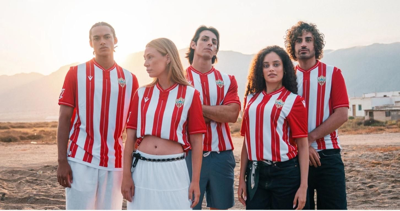 El anuncio de la nueva indumentaria se hizo en Cabo de Gata