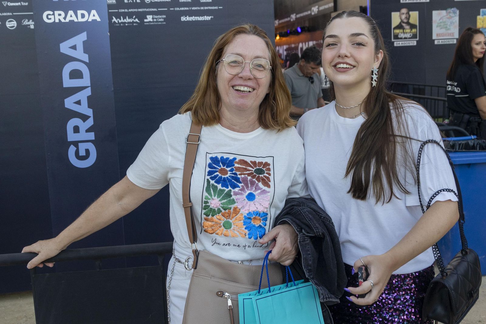Búscate en las imágenes del concierto de Emilia en Concert Music Festival