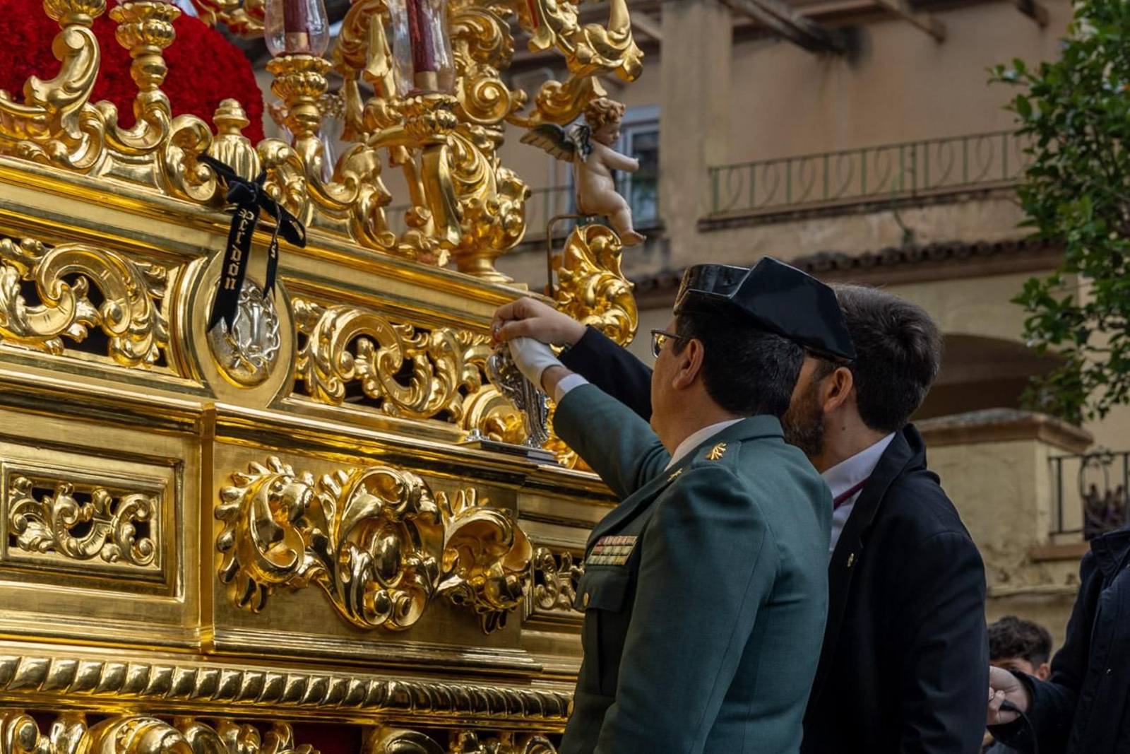 Los jiennenses se entregan a una tarde de Amor, Perdón y Esperanza.