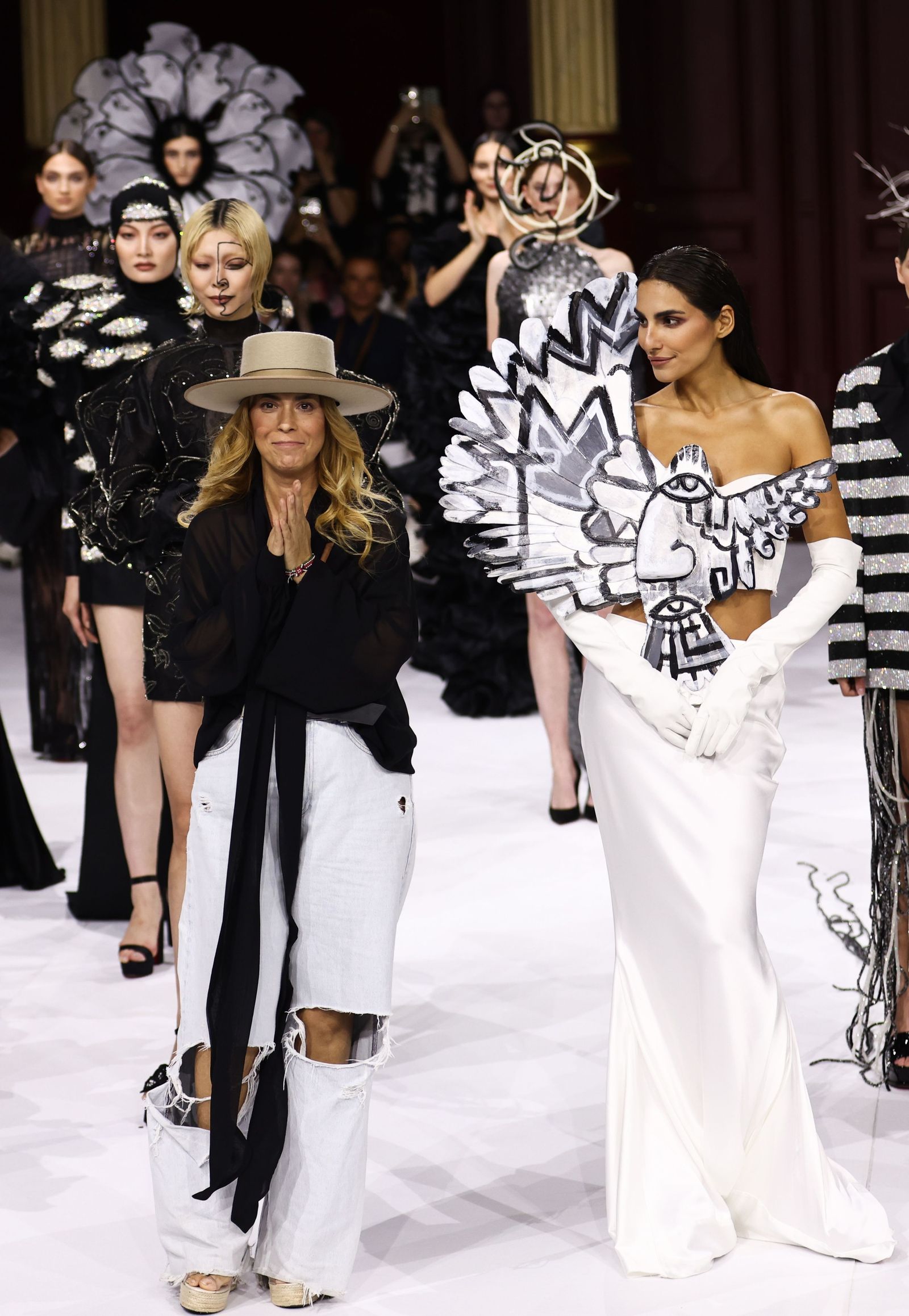 El desfile de la colección 'Fieras' de Juana Martín en París, en imágenes