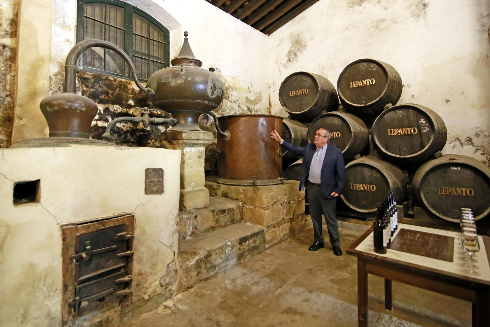 Inicio de la destilación del brandy Lepanto