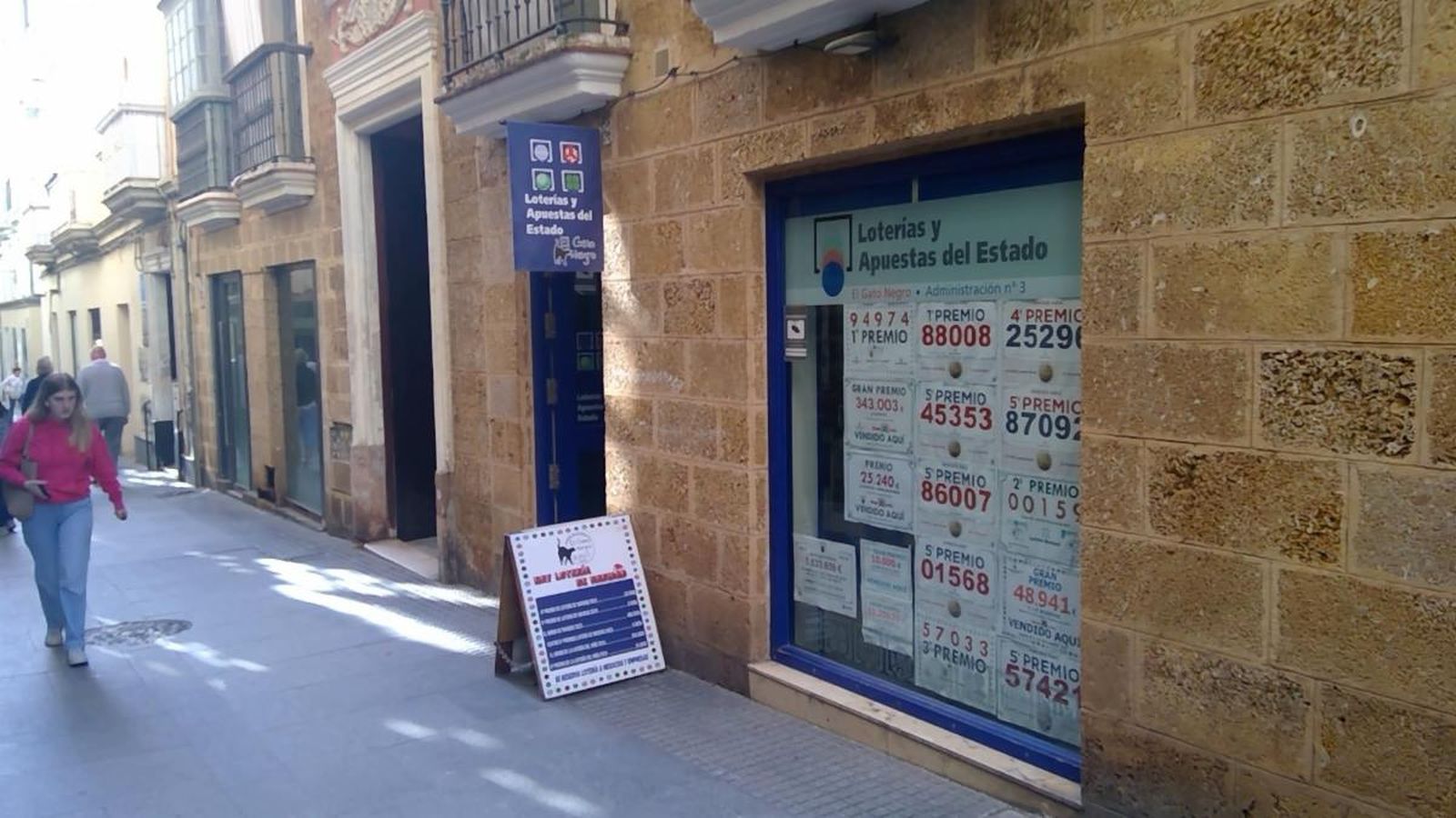 La administración 'El gato negro', en el centro de Cádiz.
