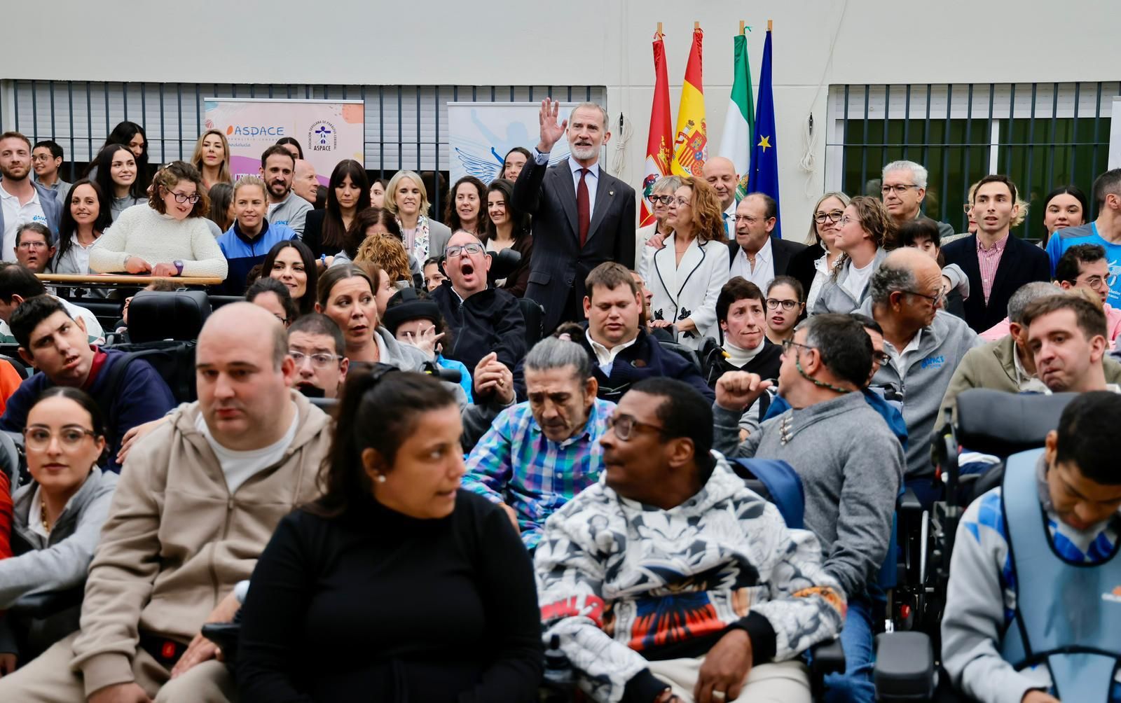La visita de Felipe VI al centro ASPACE Sevilla, en imágenes