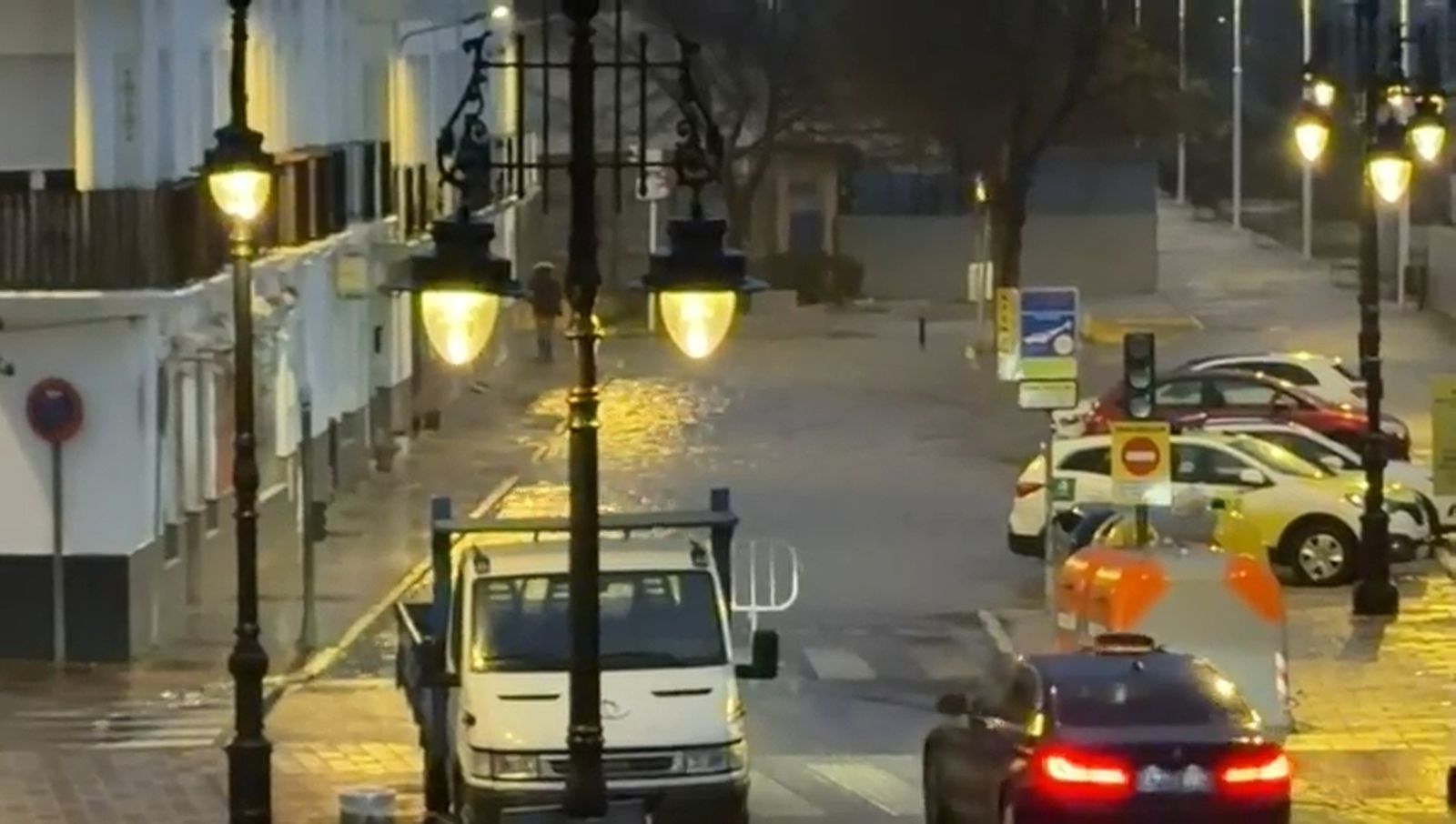 San Juan del Puerto amenece con varias calles inundadas debido a la crecida del río