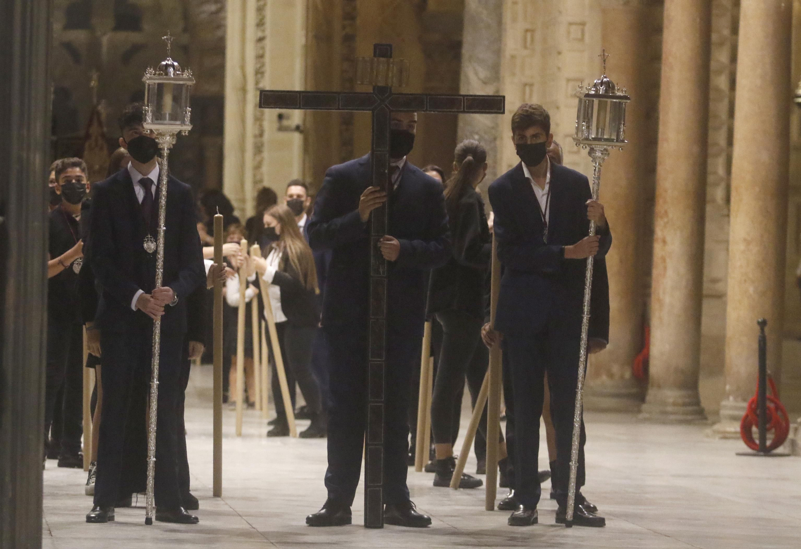 La salida extraordinaria del Señor de la Salud de Córdoba, en imágenes