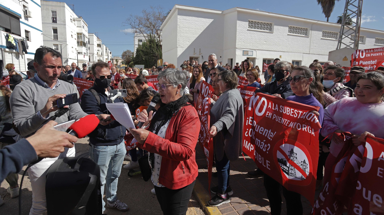 Fotos de la concentración contra la subestación eléctrica en Puente Mayorga