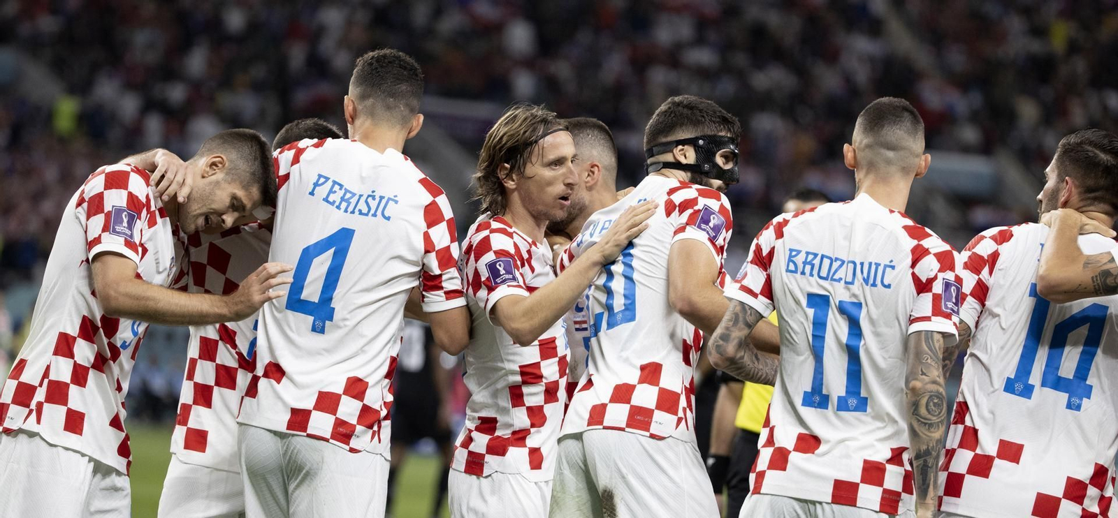 Los jugadores croatas celebran uno de los goles contra Canadá. Los jugadores croatas celebran uno de los goles contra Canadá.