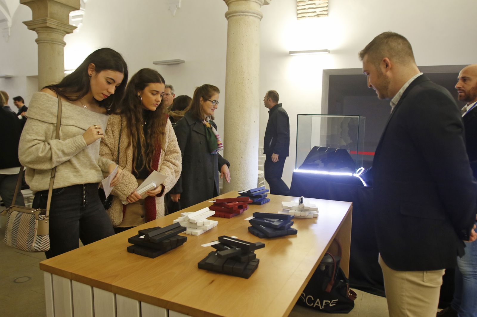 Presentación de 'Joyas con corazón', de Yosíquesé y Prode