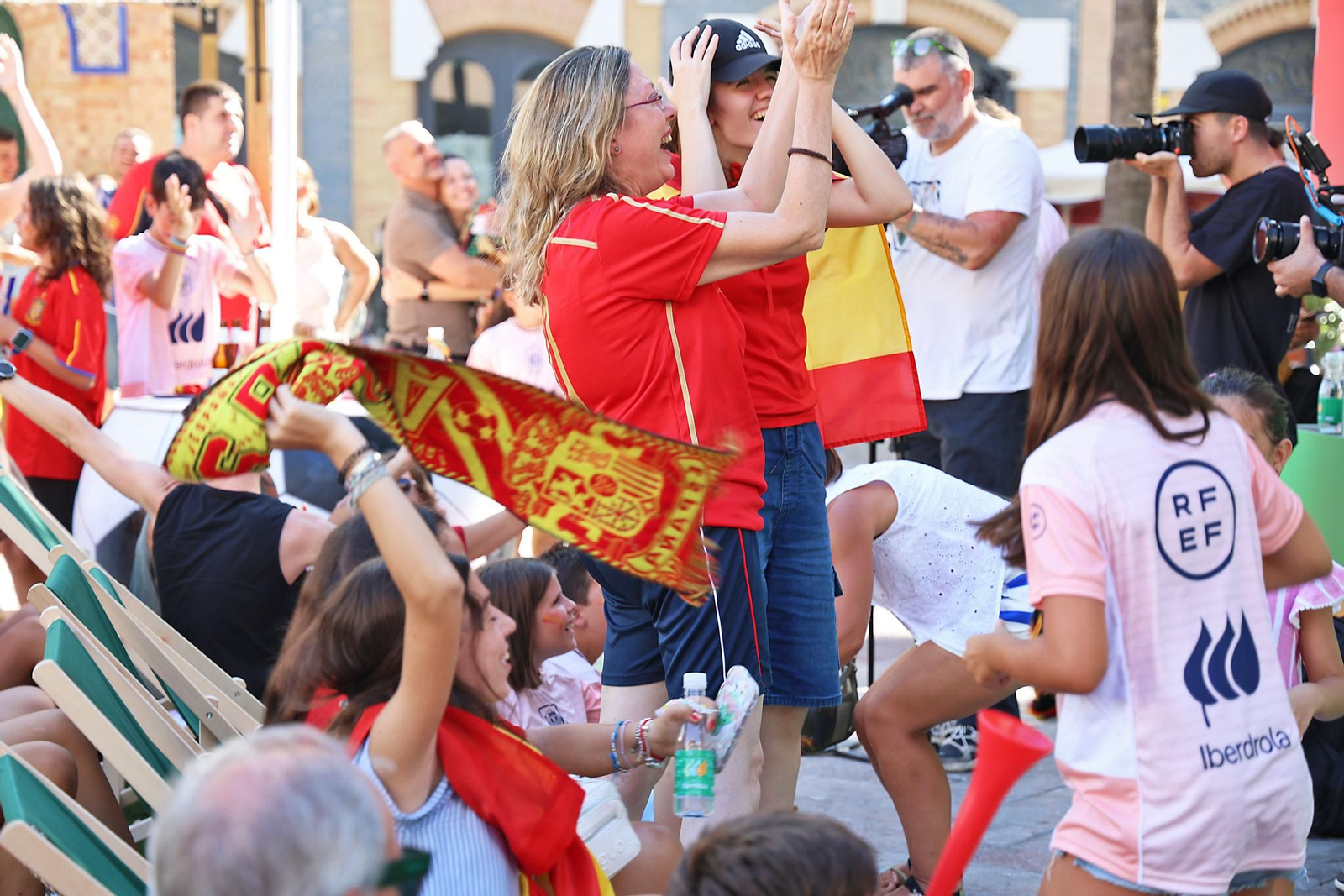 Imágenes de la Fan zone en Huelva de la Final de la Eurocopa entre Inglaterra y España Imágenes de la Fan zone en Huelva de la Final de la Eurocopa entre Inglaterra y España