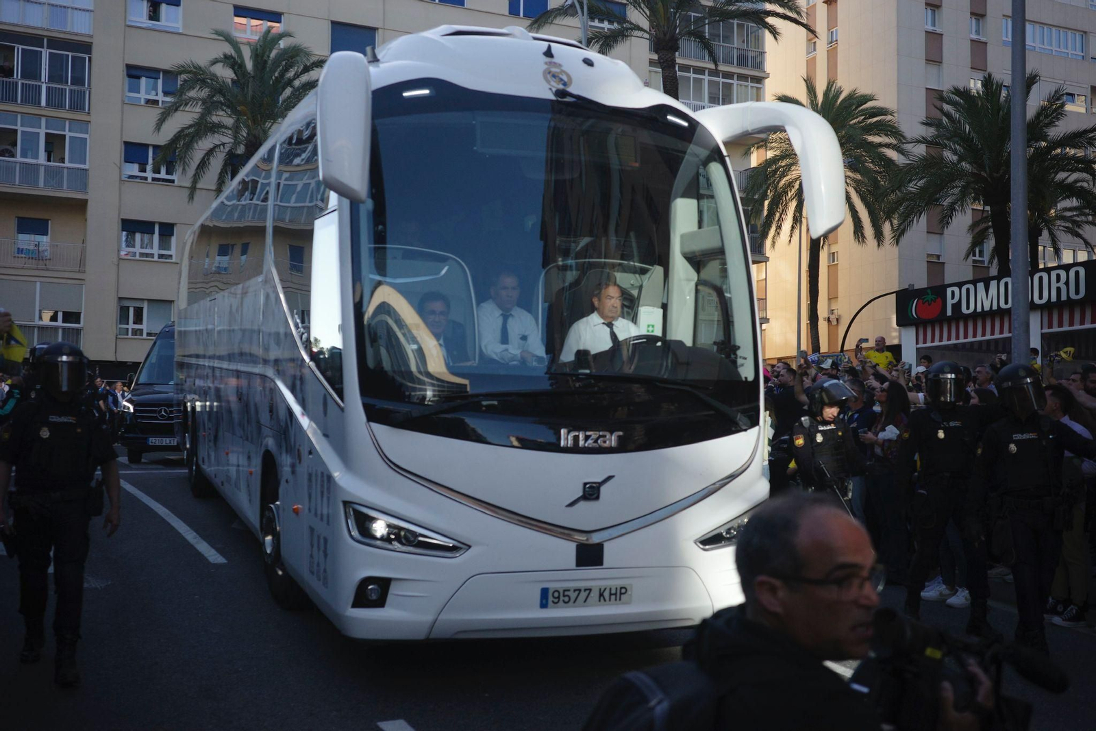 Espectacular recibimiento al Cádiz antes del partido contra el Real Madrid