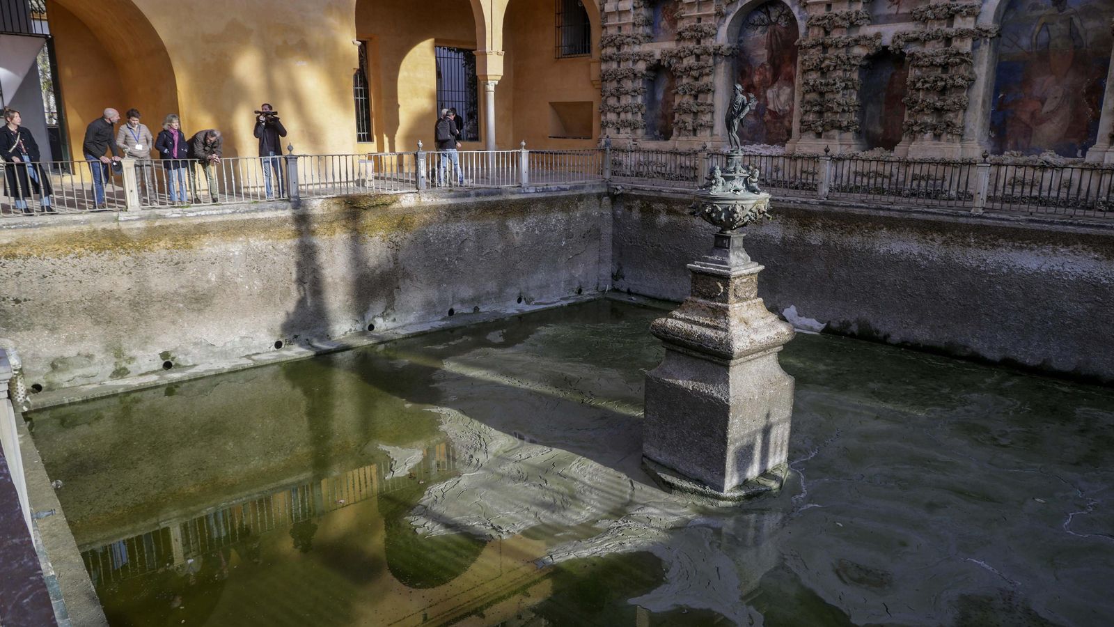 El Estanque de Mercurio cuando comenzó la restauración.