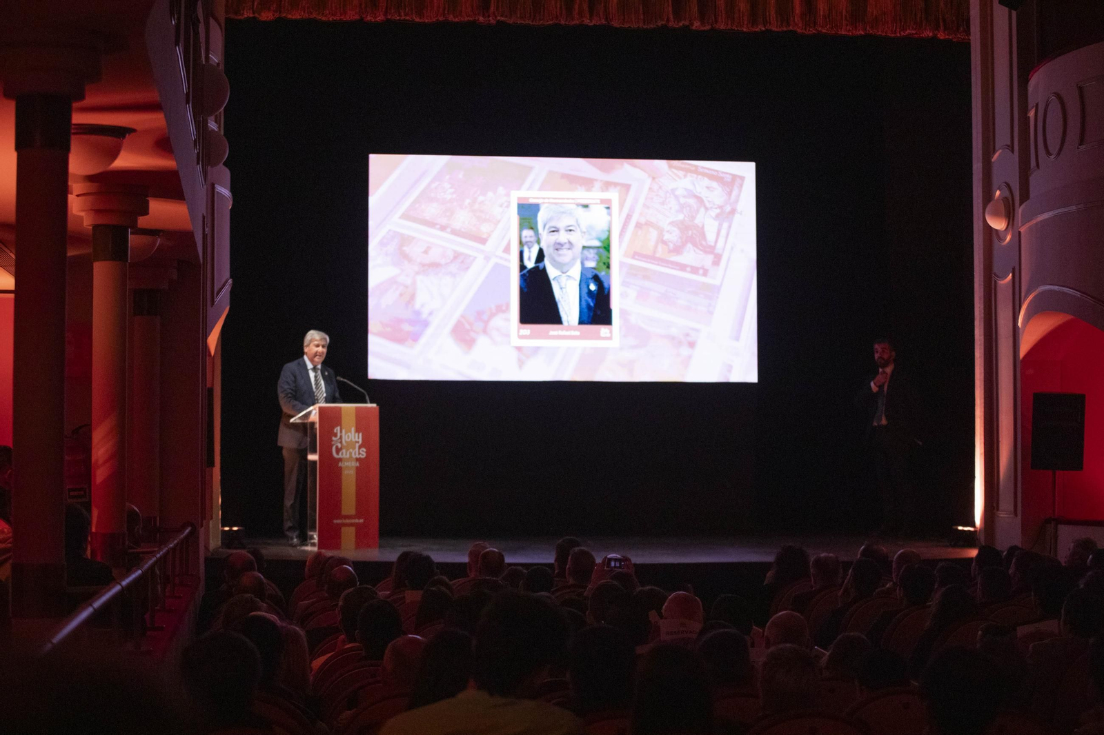 Imágenes de la presentación de las Holy Cards