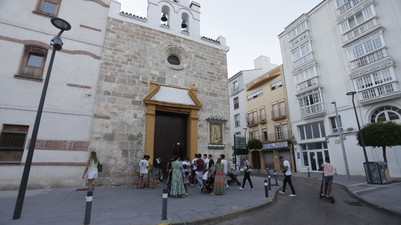 Preparativos en las iglesias de Algeciras para la Magna Mariana, en imágenes