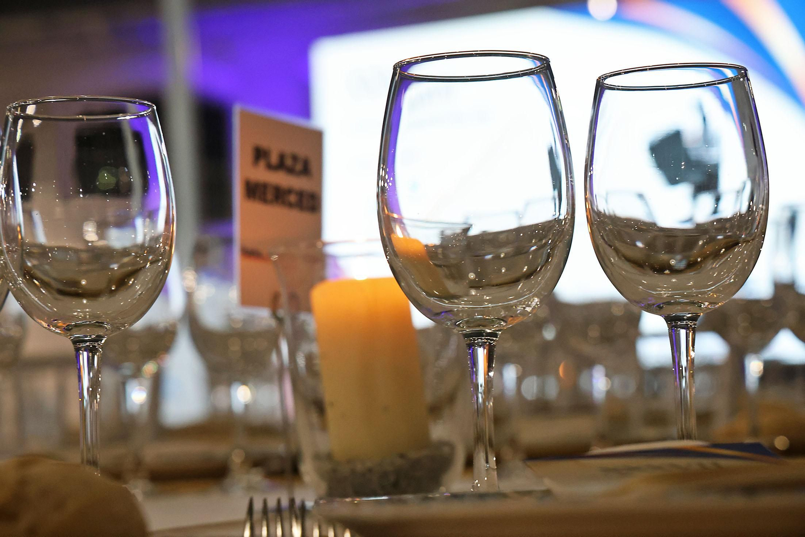 Imágenes de los invitados a la gala de los  37 premios Onubenses del Año