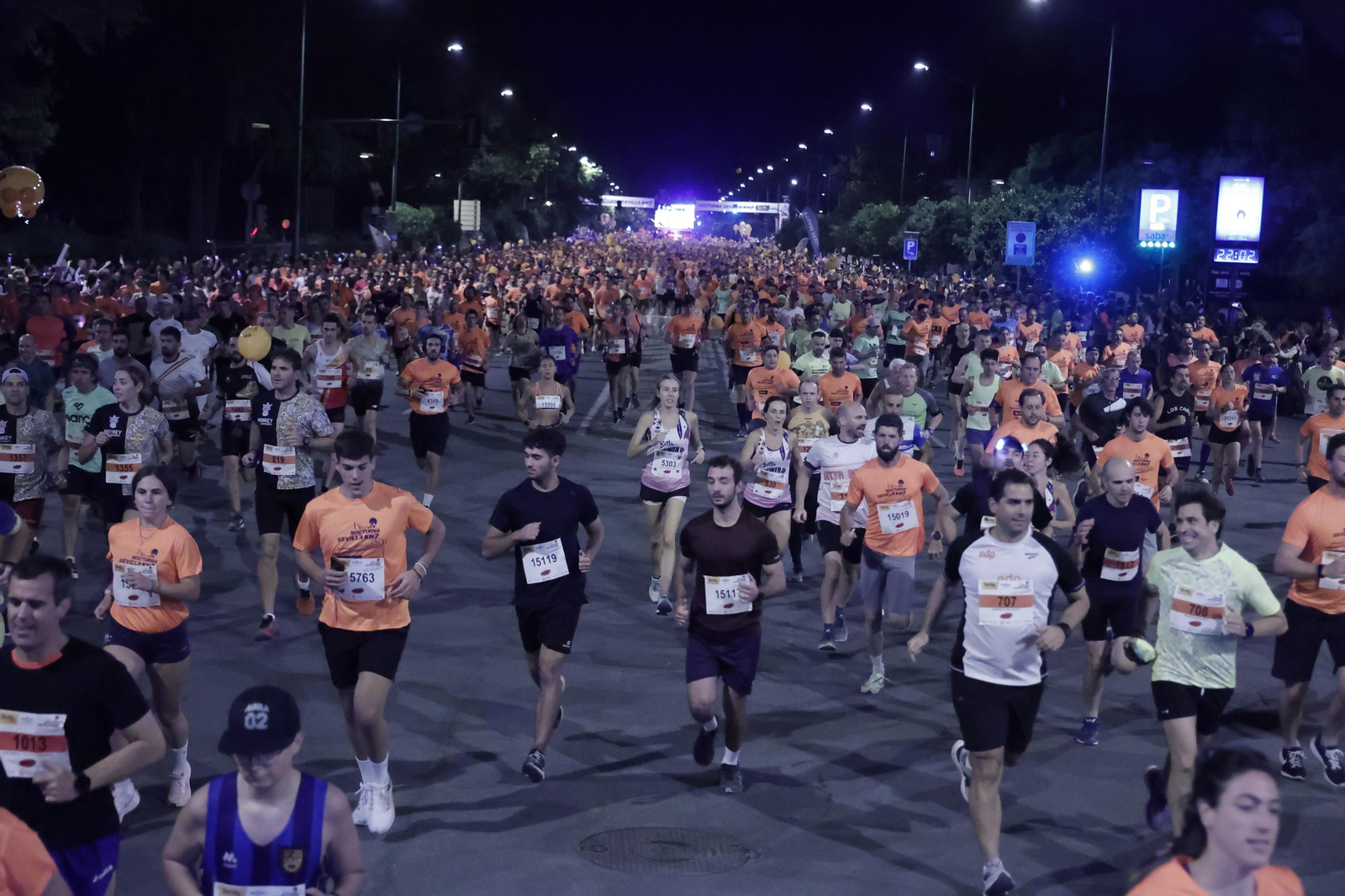 Búscate en la Carrera Nocturna de Sevilla (1)