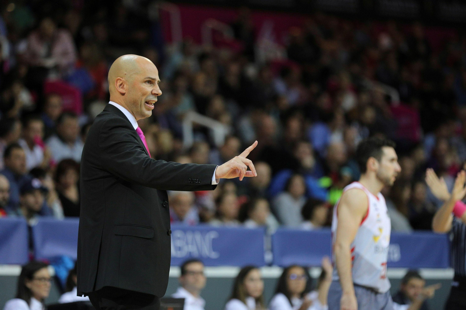 Joan Peñarroya da órdenes en un partido.