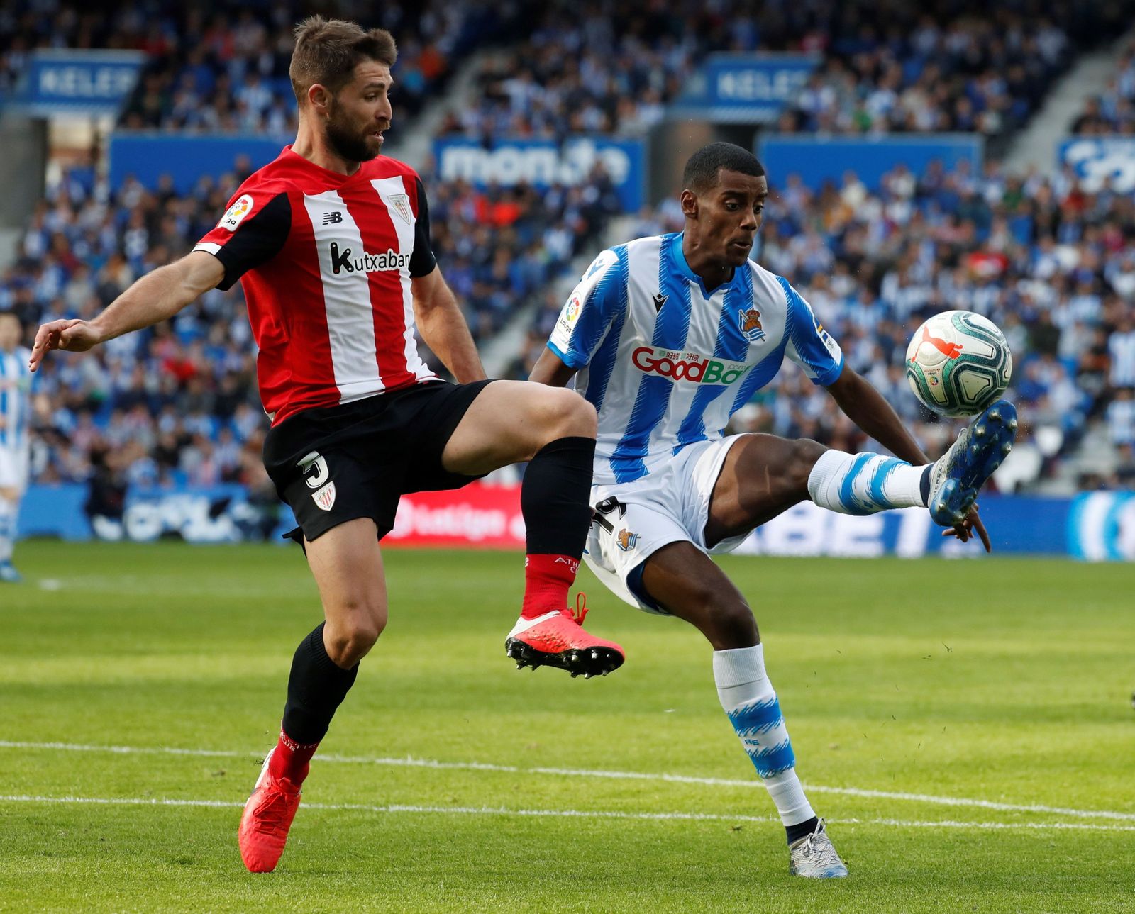 Yeray (i), jugador del Athletic de Bilbao