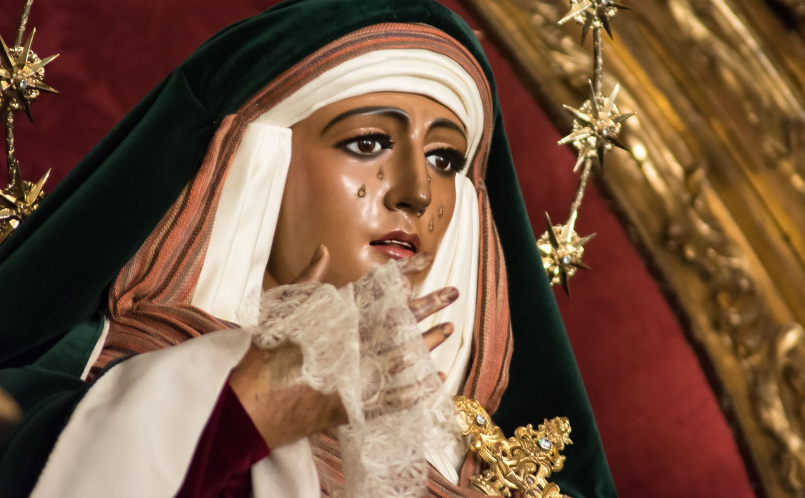 La Esperanza anuncia la cuaresma en Triana, vestida de hebrea