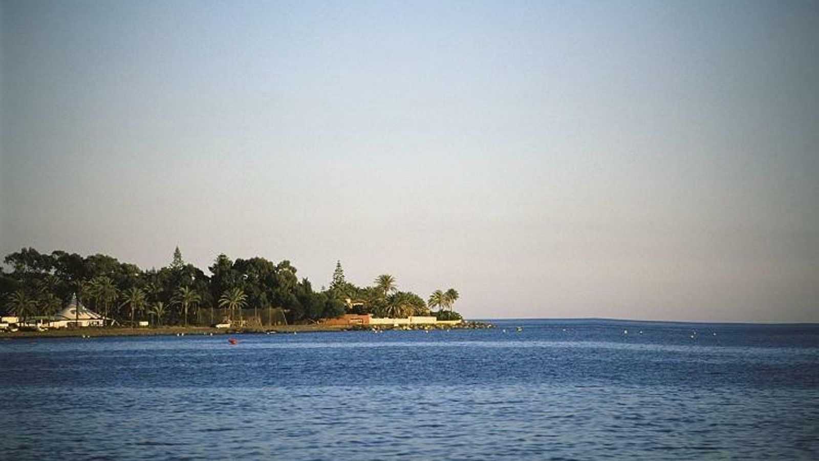 La última playa de Estepona y, en este caso, de Málaga.