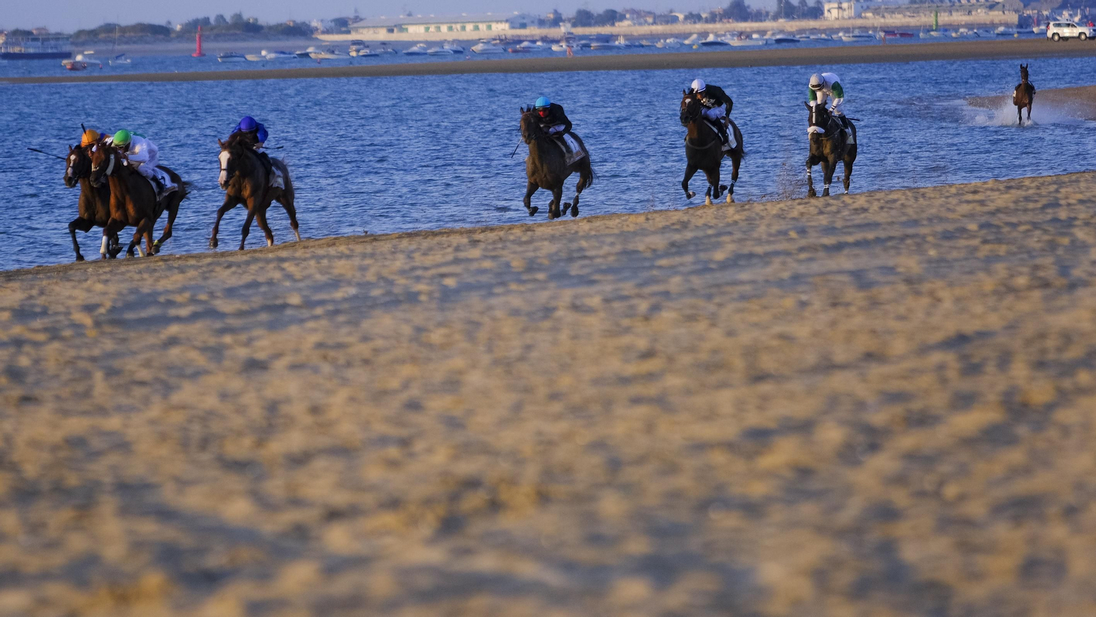 Las carreras de caballos en Sanlúcar en imágenes.
