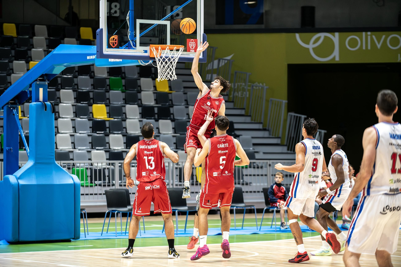 Los jiennenses se llevaron un meritorio triunfo en casa.