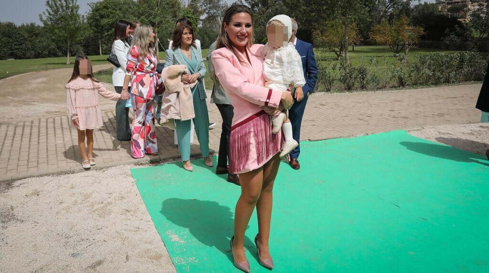 Artistas, políticos y empresarios en el bautizo de los nietos de José Luis López en Jerez