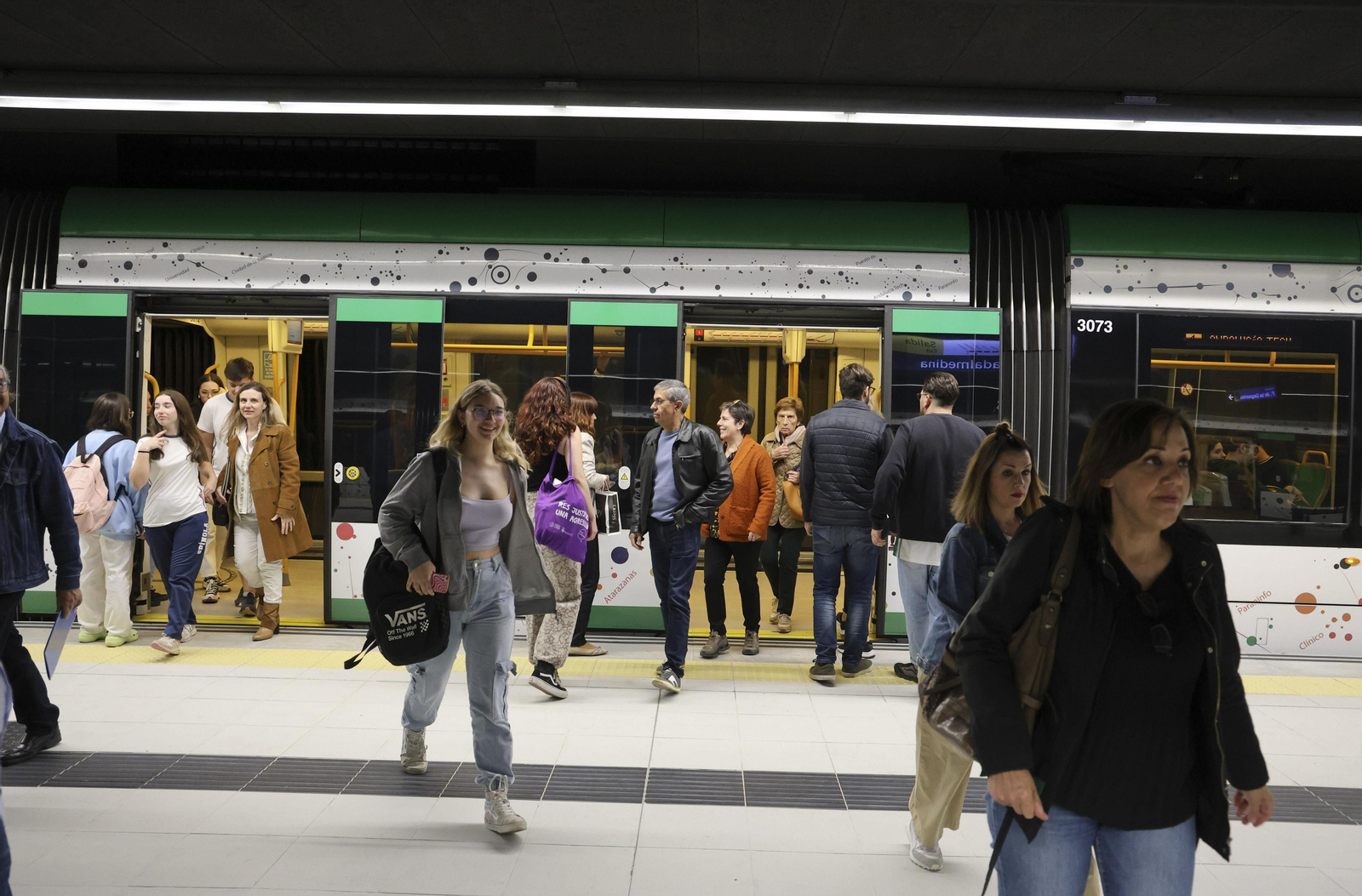 Los primeros trayectos en el Metro de Málaga desde Atarazanas y Guadalmedina, en fotos